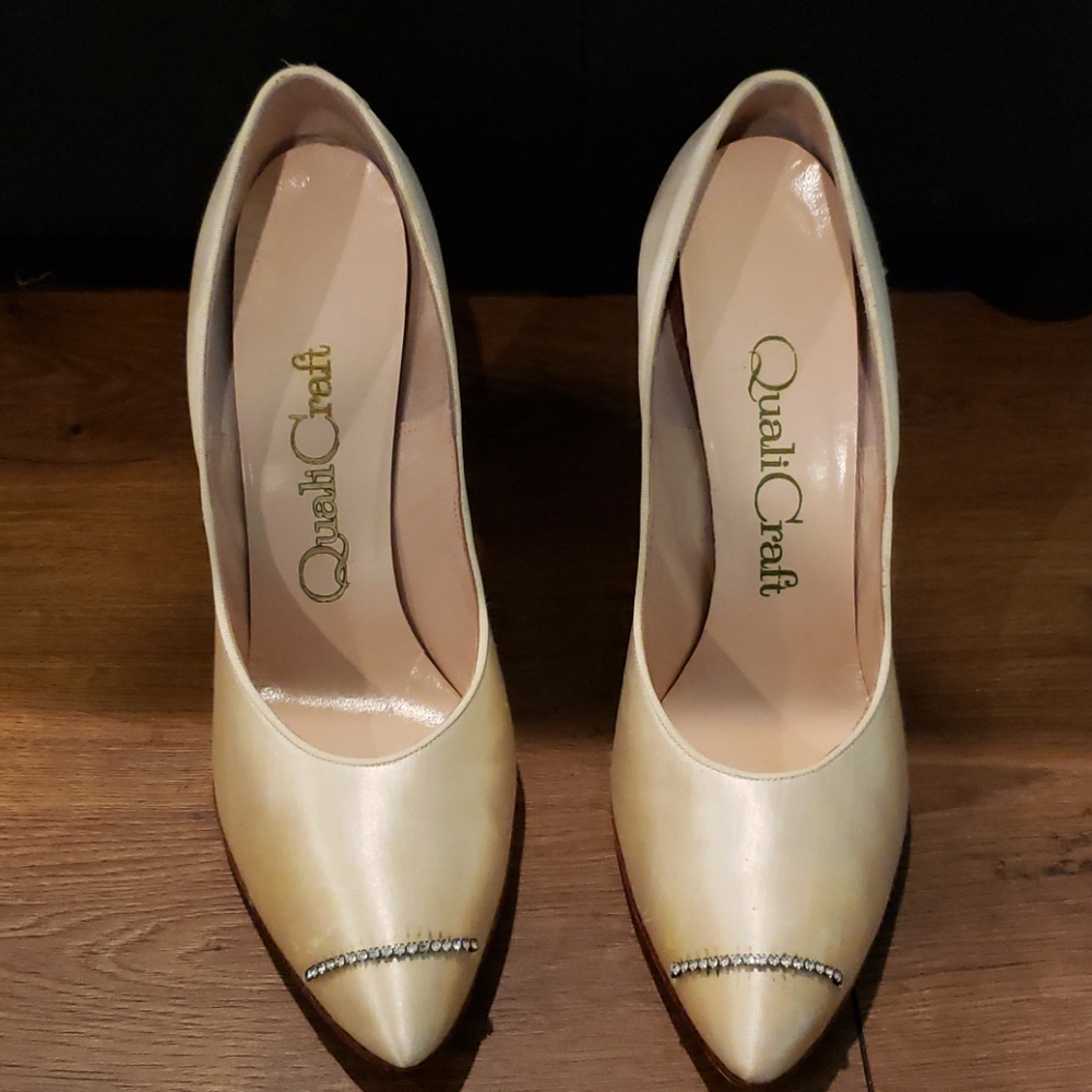 Vintage 50s-60s Satin and Rhinestone Detail Pumps